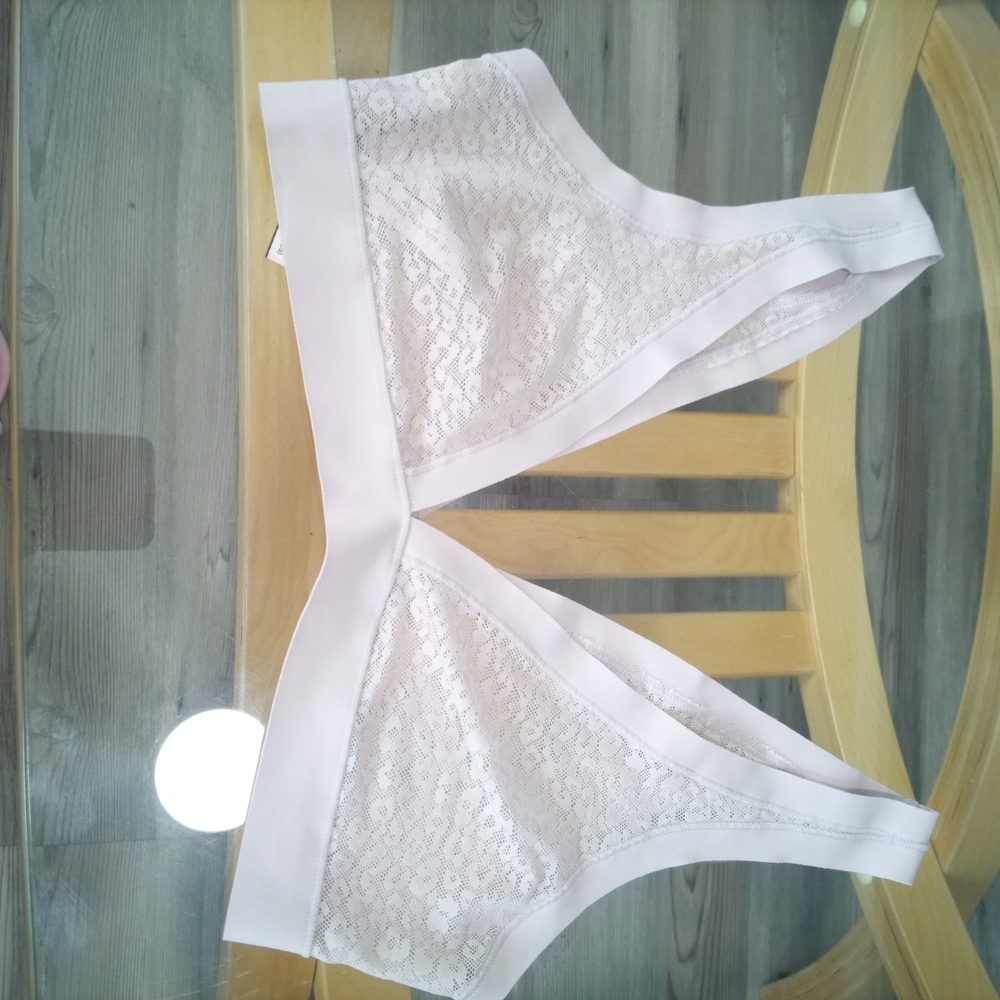 Victoria's Secret Lace Bralette in Soft Pink